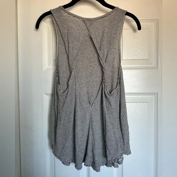 American Eagle Open Back Top - Picture 2 of 4